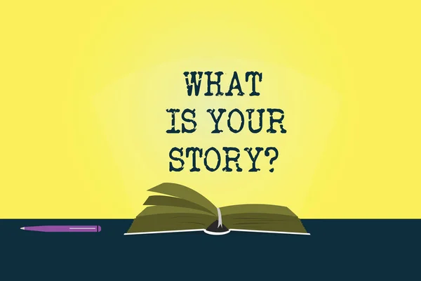 Conceptuele hand schrijven weergegeven: Wat Is uw Storyquestion. Zakelijke foto presentatie vertellen ons uw achtergrond en leven ervaringen pagina's van boek in kleur op tafel met Pen en licht Beam in het oog springende. — Stockfoto