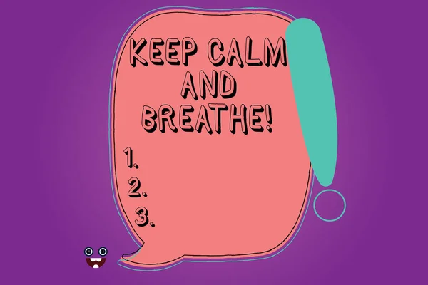 Texte manuscrit Garder calme et respirer. Concept signifiant Prendre une pause pour surmonter les difficultés quotidiennes Bulle de parole en couleur vierge bordée d'une icône de visage de monstre de point d'exclamation . — Photo