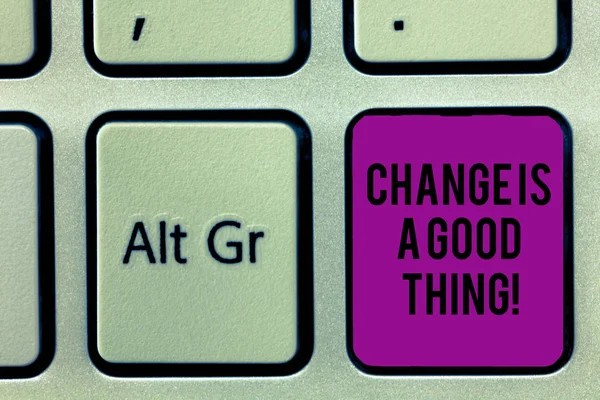 Написать записку, показывающую, что перемены это хорошо. Внесение изменений для улучшения перфоризиса является положительным Намерение клавиш клавиатуры для создания идеи компьютерного сообщения . — стоковое фото