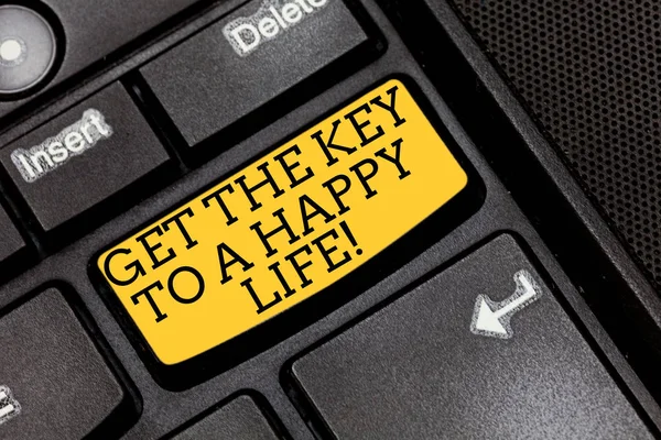 Handskrift text skriva få The nyckeln till ett lyckligt liv. Begreppet mening Motivation inspiration för lycka uppfyllandet tangent avsikt att skapa dator meddelande genom att trycka på knappsatsen idé. — Stockfoto