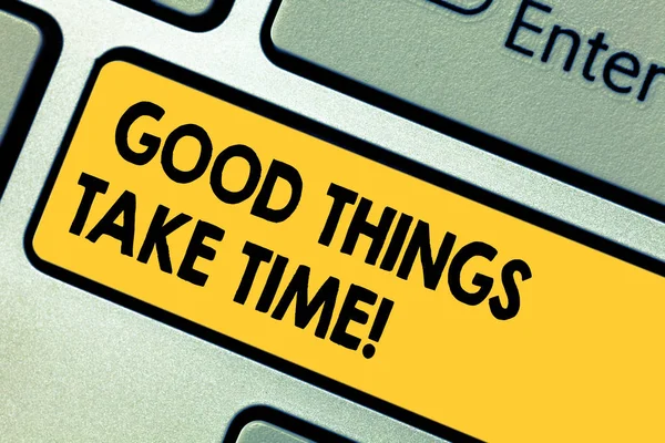 Word schrijven tekst goede dingen Take Time. Business concept voor zijn geduld en gemotiveerd om het bereiken van uw doelen toets op het toetsenbord te willen maken van computer bericht op idee van het toetsenbord te drukken. — Stockfoto