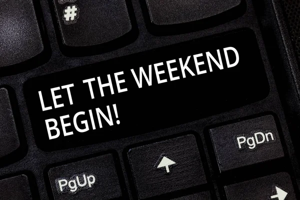 Word tekst laat het Weekend beginnen schrijven. Bedrijfsconcept voor begin van het einde van de week worden vrolijke genieten van de toets op het toetsenbord te willen maken van computer bericht op idee van het toetsenbord te drukken. — Stockfoto