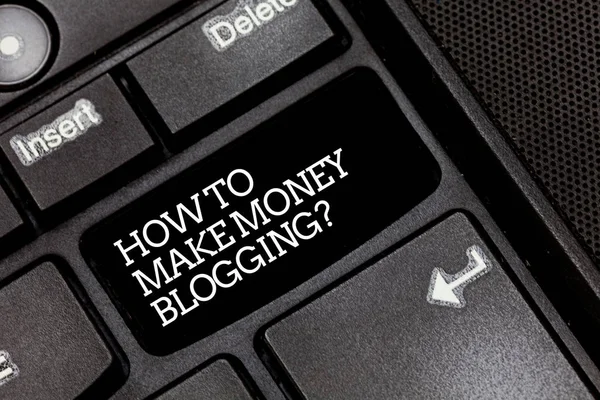 Escritura a mano de texto Cómo hacer dinero Bloggingquestion. Concepto que significa Blogger publicidad moderna en línea Teclado clave Intención de crear mensaje de ordenador presionando el teclado idea . —  Fotos de Stock