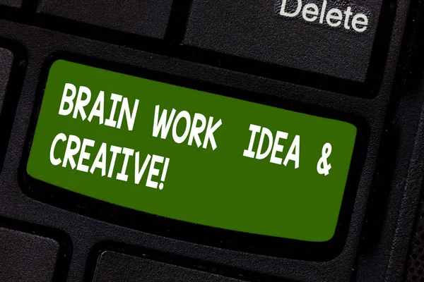 Signe texte montrant Brain Work Idea And Creative. Photo conceptuelle Créativité remue-méninges Pensée innovante Clé du clavier Intention de créer un message informatique appuyant sur l'idée du clavier . — Photo