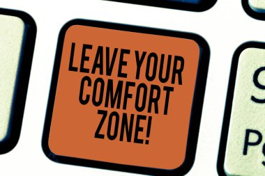 Bırak Your Comfort Zone yazma el yazısı metin. Değişiklik yapma kavramı anlam gelişmeye almak yeni fırsatlar klavye tuşuna basarak tuş takımı fikir bilgisayar ileti oluşturmak için niyet büyümek.
