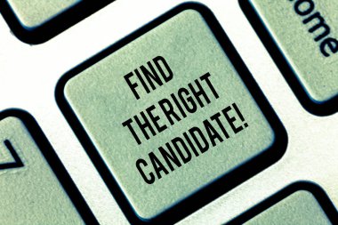 Bulmak sağ aday gösterilen Not yazma. Mükemmel çalışanlar için klavye tuşu basarak tuş takımı fikir bilgisayar ileti oluşturmak için niyet Aradığınız işe alım vitrine iş fotoğraf.