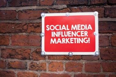 Sosyal medya etki unsuru pazarlama yazma el yazısı metin. Blogger online modern reklam anlam kavramı