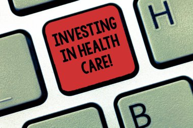 Sağlık bakım yatırım gösterilen Not yazma. İş fotoğraf vitrine yapmak yatırımlar refah tıbbi sigorta klavye bilgisayar ileti tuş takımı fikir oluşturmak için niyet.