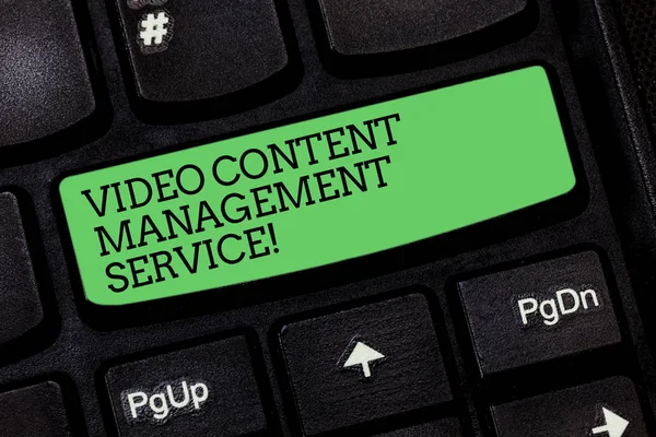 Slovo psaní textu Video Content Management služby. Obchodní koncept pro Marketing reklama optimalizace strategie klávesová záměr vytvořit počítač zprávy stisknutí klávesy klávesnice idea. — Stock fotografie