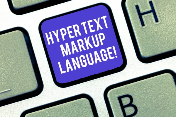Uwaga: pisanie Wyświetlono Hyper Text Markup Language. Biznesowe zdjęcie prezentujący standardowe Języki do tworzenia stron internetowych klawiatury zamiar utworzyć komputera wiadomość klawiatura pomysłem. — Zdjęcie stockowe