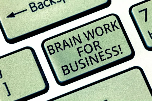 Texto de escritura de palabras Brain Work For Business. Concepto de negocio para lluvia de ideas trabajo creativo inspiración pensamiento Teclado clave Intención de crear mensaje de ordenador, presionando el teclado idea . — Foto de Stock