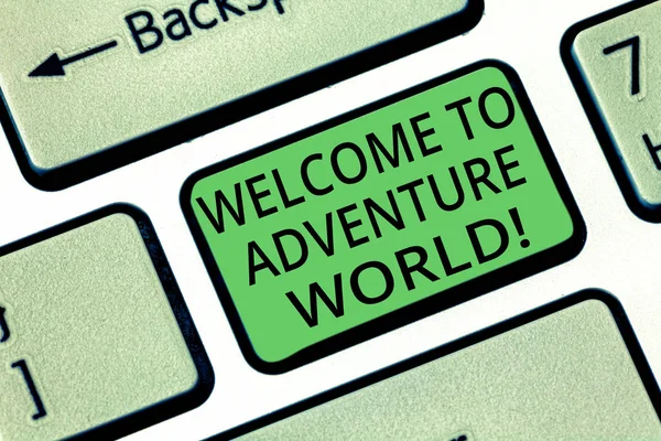 Handgeschreven tekst Welcome To Adventure World. Concept wat betekent plezier reizen verkennen van nieuwe plaatsen toerisme toetsenbordtoets voornemen om computer bericht te drukken toetsenblok idee te maken. — Stockfoto