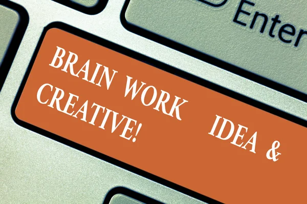 Note d'écriture montrant Brain Work Idea And Creative. Photo d'affaires mettant en valeur la créativité remue-méninges Pensée innovante Clé du clavier Intention de créer un message informatique appuyant sur l'idée du clavier . — Photo