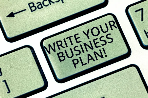 Scrivere testi in Word Scrivi il tuo Business Plan. Business concept per Stabilire i passi per raggiungere gli obiettivi aziendali Tastiera chiave Intenzione di creare messaggi per computer, premendo l'idea di tastiera . — Foto Stock