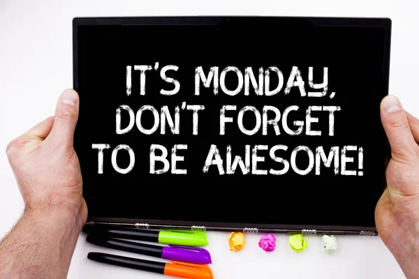 Почерк написания текста It S Is Monday Don T Forget To Be Awesome. Понятие "первый день недели" Счастье . — стоковое фото