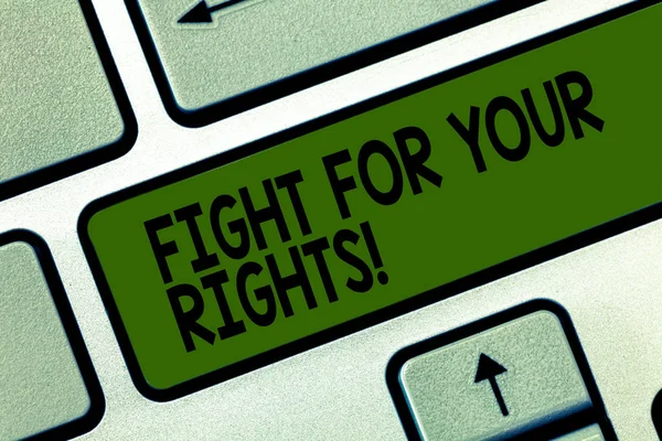 写的笔记显示为你的权利而战。商业照片展示让正义平衡争取自由和平等键盘键意图创建计算机消息按键盘的想法. — 图库照片