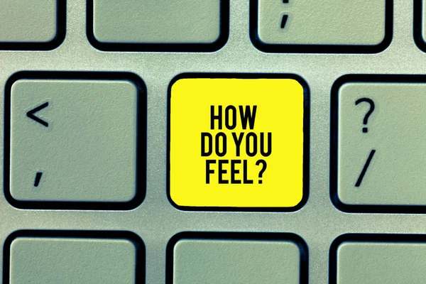단어 텍스트 어떻게 할 당신이 Feelquestion를 작성입니다. 사업 개념에 대 한 우리에 게 당신의 감정과 demonstratingal 감정 키보드 키 누르면 키패드 아이디어 컴퓨터 메시지를 만들려고 의도. — 스톡 사진