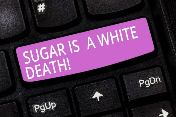 Il cartello che mostra Sugar Is A White Death. Foto concettuale Dolci sono pericolosi diabete allerta cibi malsani Tastiera chiave Intenzione di creare messaggio del computer premendo idea tastiera . — Foto Stock