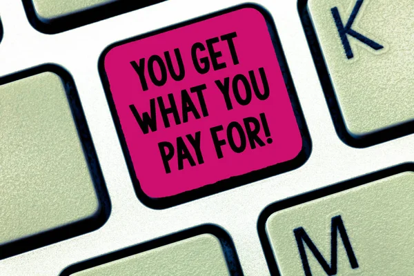 Schreiben Sie einen Zettel, der Ihnen zeigt, wofür Sie bezahlen. Business-Foto präsentiert Qualität der Dinge hängt davon ab, wie viel sie kosten Tastatur Absicht, Computer-Nachricht Tastatur Idee erstellen. — Stockfoto