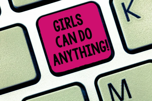 Kızlar olabilir yapmak bir şey gösterilen Not yazma. İş fotoğraf vitrine kadın kadınsı güçlendirme liderlik klavye bilgisayar ileti tuş takımı fikir oluşturmak için niyet güç.. — Stok fotoğraf