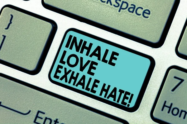 Signo de texto que muestra Inhale Love Exhale Hate. Foto conceptual Positivo no estar lleno de resentimiento Relajarse Teclado Intención de crear mensaje de ordenador presionando el teclado idea . —  Fotos de Stock