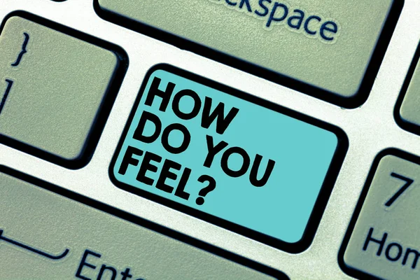 어떻게 합니까 당신이 Feelquestion를 보여주는 텍스트 기호. 개념 사진 우리에 게 당신의 감정과 demonstratingal 감정 키보드 키 누르면 키패드 아이디어 컴퓨터 메시지를 만들려고 의도. — 스톡 사진