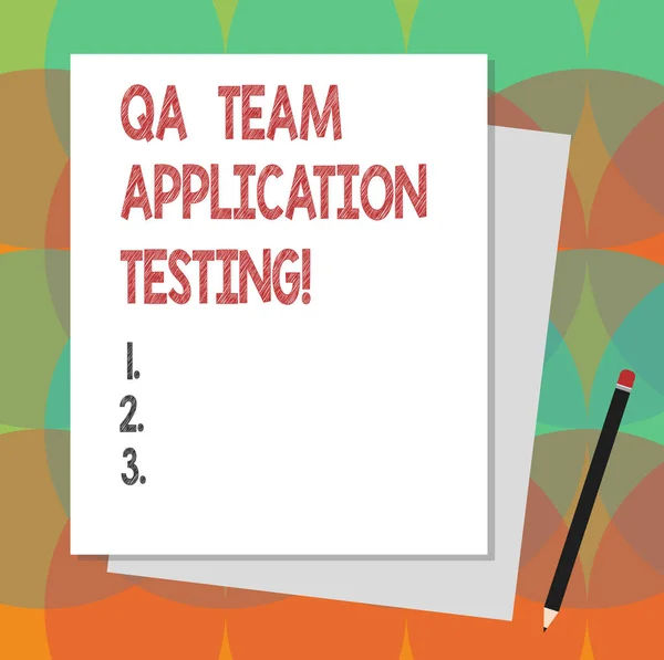Znak tekstowy Wyświetlono Qa Team testowania aplikacji. Koncepcyjne zdjęcie pytanie i odpowiedzi, Dokonywanie oprogramowania testowanie stosu z puste różnych pastelowych kolorów budowlane papier i ołówek. — Zdjęcie stockowe