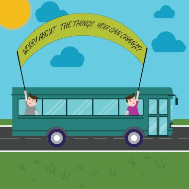 Merak hakkında şeyler sen olabilir değişiklik metin işareti. Olası eylemler iki çocuklar içinde okul otobüsü tutarak dışarı afiş ile bir günlük gezi çubuğa sorumlu kavramsal fotoğraf olacak.