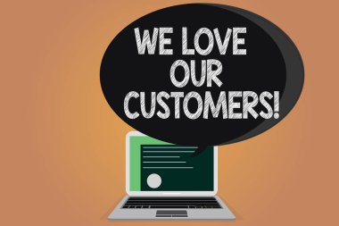 Biz aşk bizim müşteriler gösterilen Not yazma. İstemciler iyi müşteri hizmetleri sertifika düzen Laptop ekran ve yarı ton konuşma balonu için takdir vitrine iş fotoğraf