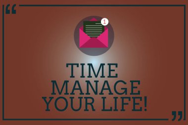 Kavramsal el zaman yönetmek Your Life gösterilen yazma. Her gün veya iş faaliyetleri açık Zarf kağıt e-posta iletisiyle tırnağının içine için iyi zamanlama vitrine iş fotoğraf.