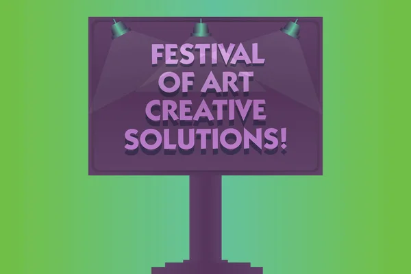 Word tekst intoetsen Festival van kunst creatieve oplossingen. Businessconcept voor creativiteit innovatieve ideeën uitvindingen leeg Lamp verlicht kleur bewegwijzering buiten advertenties foto inbouw op één been. — Stockfoto