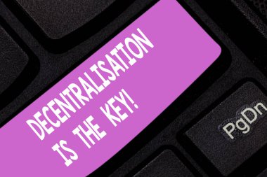 Adem-i merkeziyetçilik Key gösterilen metin işareti. Kavramsal fotoğraf bloğu zinciri cryptocurrency geleceği mali klavye tuşuna basarak tuş takımı fikir bilgisayar ileti oluşturmak için niyet.