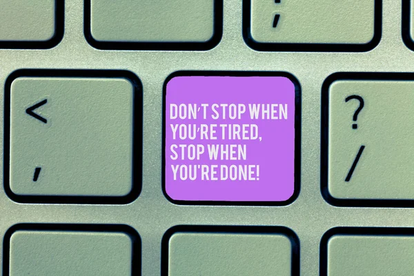 Tekst znaku wskazującym, Don T Stop gdy Re zmęczony Stop podczas ty Re zrobiłeś. Koncepcyjne zdjęcie motywacji do końca klawisz na klawiaturze zamiar utworzyć wiadomość komputer, naciskając klawisz klawiatury, pomysł. — Zdjęcie stockowe