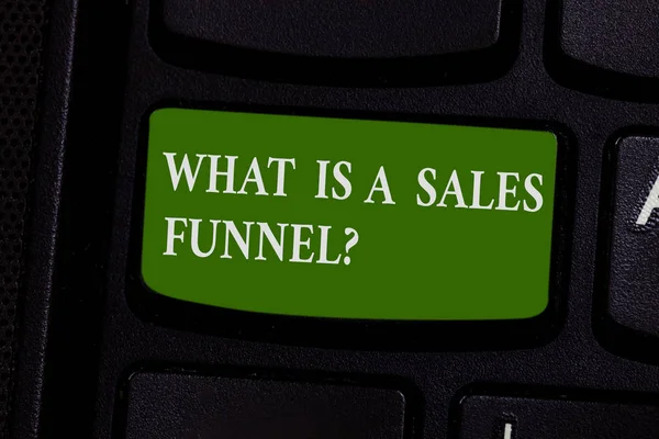 Текст для написания слов What Is A Sales Funnelquestion. Бизнес-концепция для маркетинговой рекламы Клавиатурная клавиша для создания компьютерной идеи нажатия клавиатуры . — стоковое фото