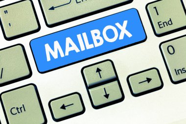 Kavramsal el posta kutusu gösterilen yazma. İş fotoğraf metin kutusu posta bilgisayar dosyası için e-posta teslim edildiği yazı üzerine monte edilmiş