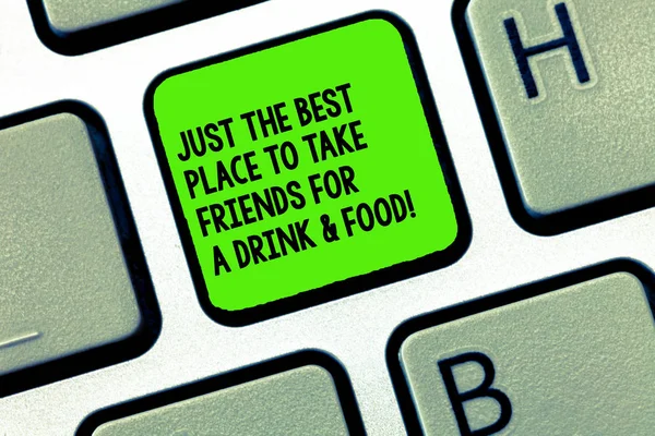 Manuscrito texto escrevendo apenas o melhor lugar para levar amigos para uma bebida e comida. Conceito significado Boa casa de café Teclado chave Intenção de criar mensagem de computador, pressionando ideia teclado . — Fotografia de Stock