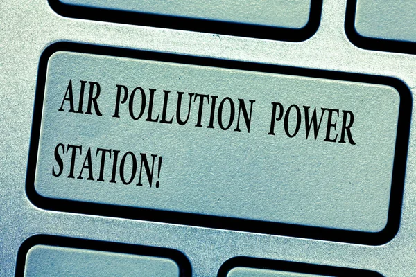 Написание текста Электростанция загрязнения воздуха. Концепция бизнеса для промышленной опасности Смога Экологический риск Клавиатурная клавиша Намерение создать компьютерное сообщение, нажав на идею клавиатуры . — стоковое фото