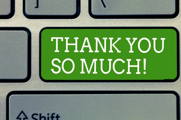 Word writing text thank you so much. Geschäftskonzept zum Ausdruck der Dankbarkeit Grüße der Wertschätzung — Stockfoto