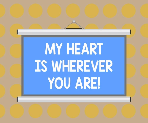 Текст песни "My Heart Is Wherever You Are". Концепция бизнеса для выражения роаналитических чувств и эмоций Чистый портативный экран проекции для презентации конференции . — стоковое фото