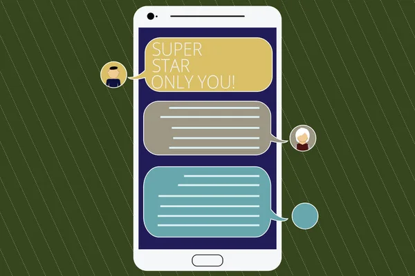 Ordet skriver text Super Star bara du. Affärsidé för olika unika mest lysande demonstrerande framgångsrika mobila Messenger-med chatta huvuden och Blank färg pratbubblor. — Stockfoto