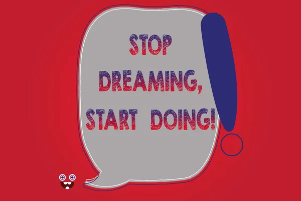 Signo de texto que muestra Stop Dreaming Start Doing. Foto conceptual Pon tus sueños en acción Materialízalo Color en blanco Discurso Burbuja Delineado con el icono de la cara del monstruo del punto de exclamación . —  Fotos de Stock