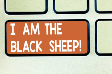 Metin işaret gösterilen siyah koyun değilim. Kavramsal fotoğraf farklı--dan diğer orijinal bir grup klavye tuşuna basarak tuş takımı fikir bilgisayar ileti oluşturmak için niyet benzersiz.