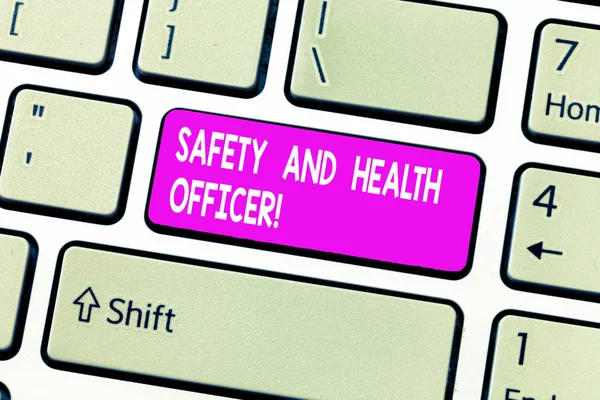 手書きテキスト安全と衛生官。概念のセキュリティ産業労働者に安全工学キーボード キー キーパッドのアイデアを押すと、コンピューターのメッセージを作成する意図を意味. — ストック写真