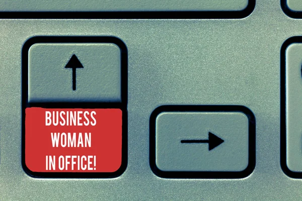 Escrita de mão conceitual mostrando Business Woanalysis In Office. Texto da foto de negócios Poder feminino Empoderamento feminino Mulheres líderes Teclado Intenção de criar ideia de teclado de mensagem de computador . — Fotografia de Stock