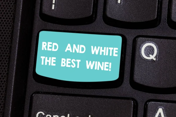 Uwaga: pisanie Wyświetlono czerwony i biały najlepsze wino. Biznesowe zdjęcie prezentujący najlepsze alkohol pije Winery degustacja ekspertów klawisz na klawiaturze zamiar utworzyć wiadomość komputer naciskając klawisz klawiatury, pomysł. — Zdjęcie stockowe