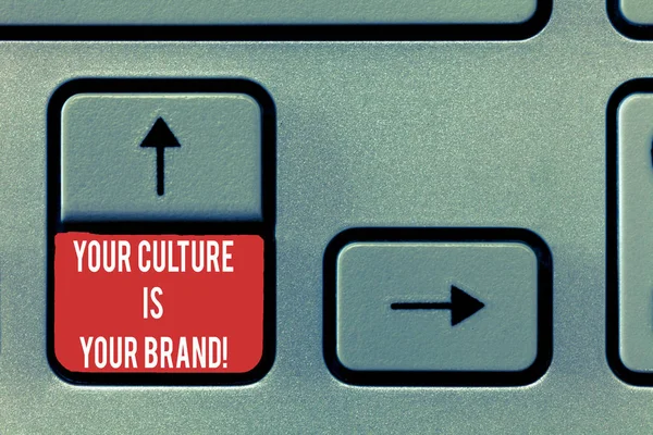Концептуальный почерк, показывающий, что ваша культура - это ваш бренд. Знания - это презентационная карточка Keyboard Intention to create computer message keypad idea . — стоковое фото