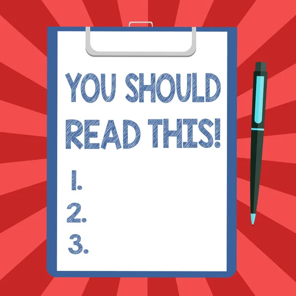 Konzeptionelle Handschrift, die zeigt, dass Sie dies lesen sollten. Business Foto Text Empfehlung informiert werden erhalten Sie mehr Wissensblatt aus Anleihepapier auf Klemmbrett mit Kugelschreiber Textfläche. — Stockfoto
