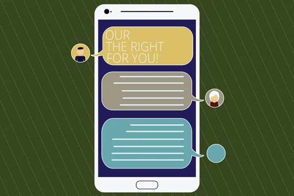 Ordet skriver text vår Service för dig. Affärsidé för att erbjuda professionell kundservice stöd Mobile Messenger skärm med chatta huvuden och Blank färg pratbubblor. — Stockfoto