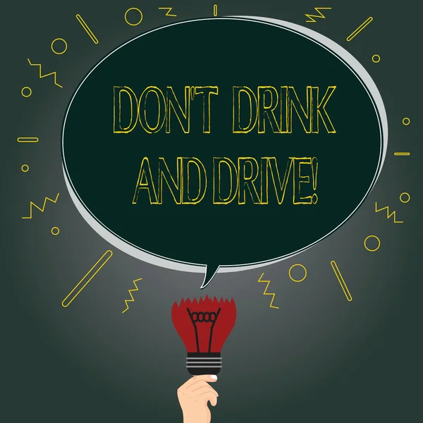 Texte manuscrit Don T Drink And Drive. Signification du concept Ne prenez pas de boissons alcoolisées si vous conduisez une bulle de parole ovale blanche au-dessus d'une ampoule cassée avec une icône d'idée défectueuse . — Photo