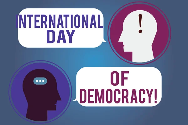 Tekst skrevet af ord International Day of Democracy. Forretningskoncept til fejring af stemmerettigheder rundt om i verden Messenger Room med Chat Heads Tale Bubbles Tegnsætning Mark ikon . - Stock-foto